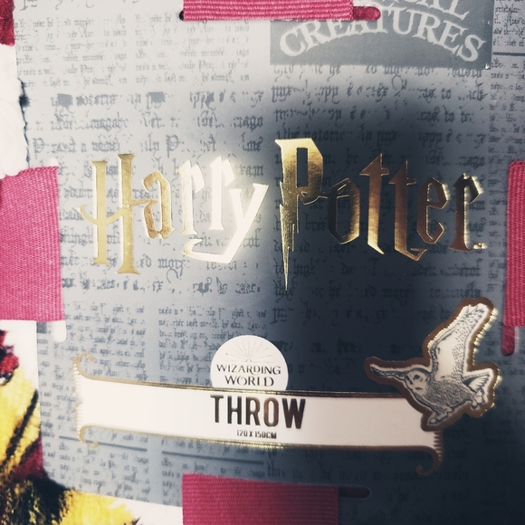 🧙‍♂️ Gryffindor Harry Potter Throw Blanket - Picture 2 of 4